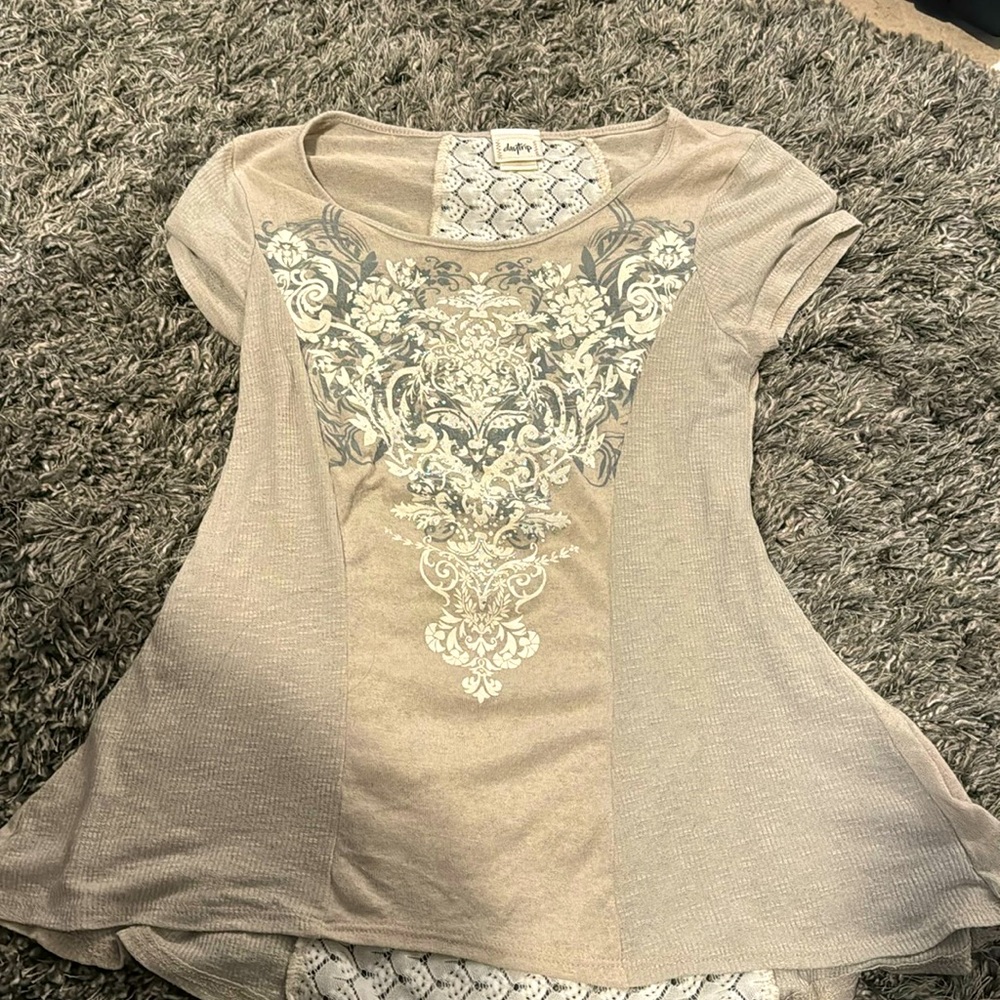 cream/tan shirt with pattern (from the buckle)